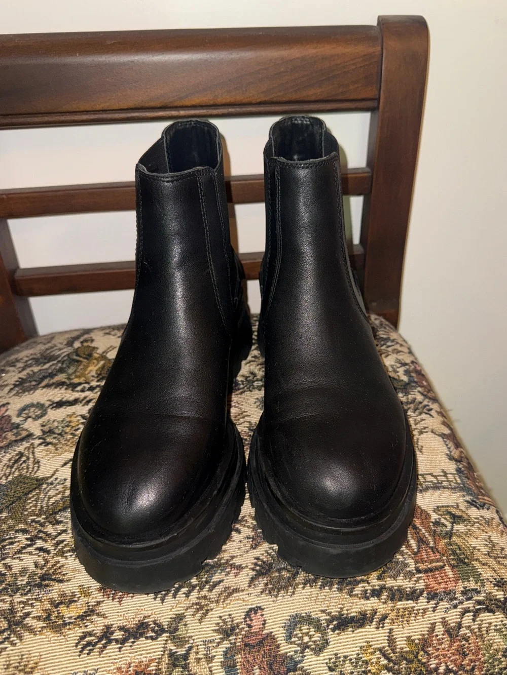 Aldo Black Chunky Lug Sole Chelsea Ankle Boots Water Resistant Women’s 7